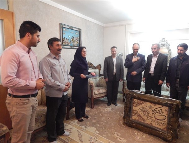 تقدیر فرمانده سپاه خدابنده از بانوی دارنده مدال جهانی قیداری+تصاویر