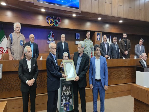 هامبارسومیان: تندیس شبیه من است!/ سجادی: پیشکسوتان بوکس را گوشه‌وکنار رینگ تشویق می‌کردیم/ صالحی امیری: پیشکسوت یعنی بزرگ، پدر، انسانیت، شرافت و مردانگی