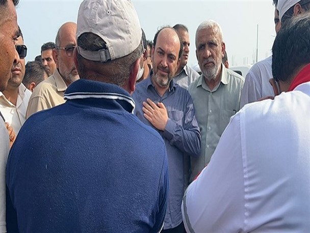 حضور استاندار هرمزگان در مناطق زلزله‌زده چارک/ دستور ویژه برای توزیع چادر میان مردم