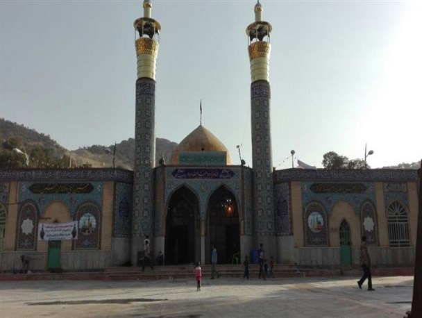 تعویض ونصب گلدسته های جدید امامزاده عبدالله(ع) باغملک