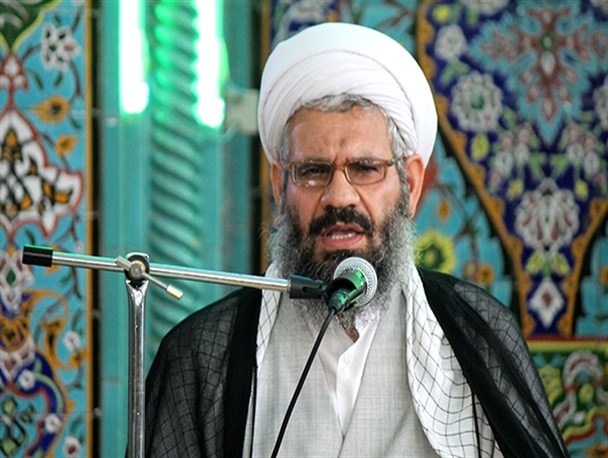 به برکت نماز جمعه، توطئه‌های خائنان و دسیسه‌های مفسدان خنثی می شود