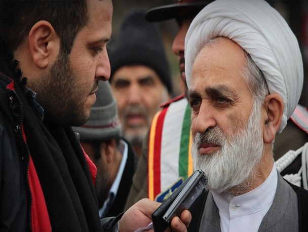 اقامه نماز جمعه از برکات انقلاب اسلامی است/ افزایش هوشیاری و بصیرت مردم در نمازهای جمعه