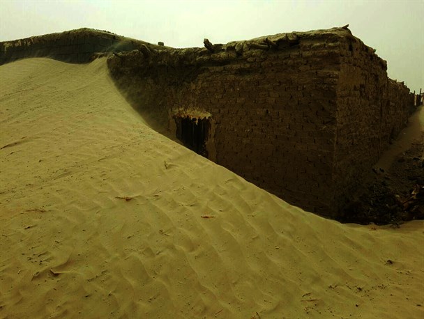 تکذیب مضحک از سوی مدیرکل مدیریت بحران استانداری /هیچ روستایی در سیستان بر اثر طوفان شن چند روز گذشته دفن نشده است+تصاویر