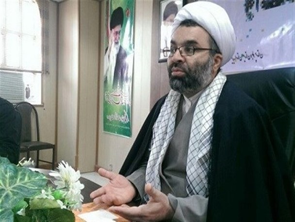 در تلاطم مشکلات زندگی با انس به قرآن  هیچگاه دچار گمراهی نخواهیم شد
