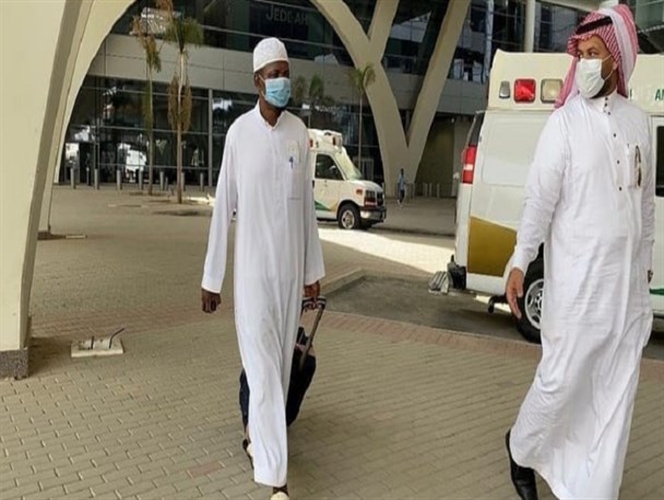 ورود اولین گروه زائران حج امسال به فرودگاه جده