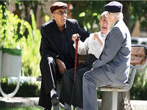 قوانین بازنشستگی ۵۰ سال بدون تغییر مانده است/ تحمیل هزینه‌های کمرشکن دارو و خدمات درمانی به بازنشستگان