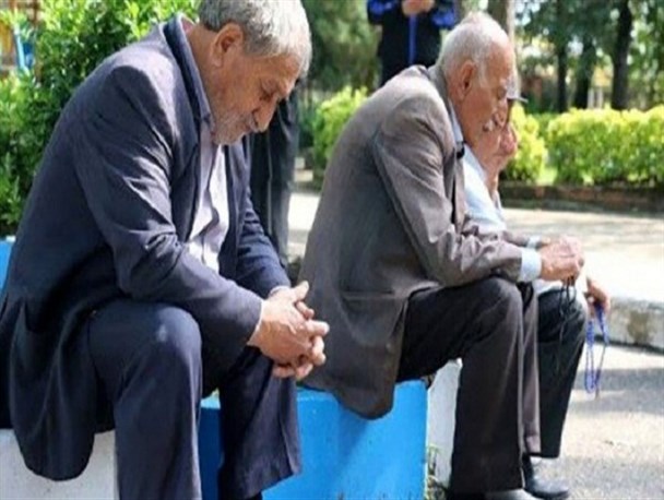 از قصه قدیمی نابرابری حقوق و دستمزد تا غصه پر درد معوقات بیمه‌های تکمیلی/ دولت درد بازنشستگان تأمین اجتماعی را تسکین دهد