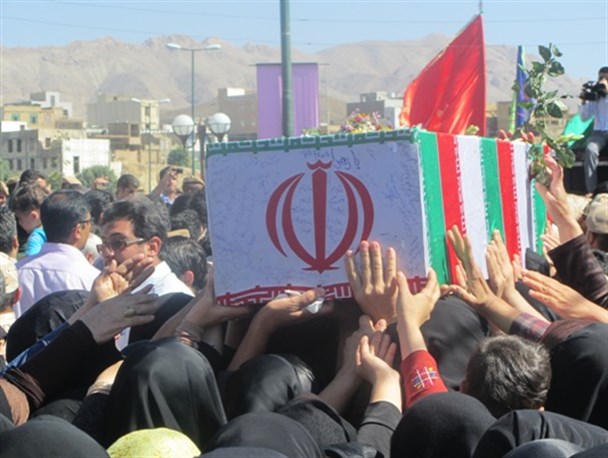 پیکر مطهر شهید گمنام، فضای سمنان را عطرآگین کرد/ شهر سمنان، بار دیگر عطر و بوی شهادت گرفت