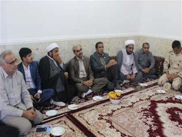 دیدار مسئولین دولتی شهرستان کنگان با خانواده های شهدای کارمند