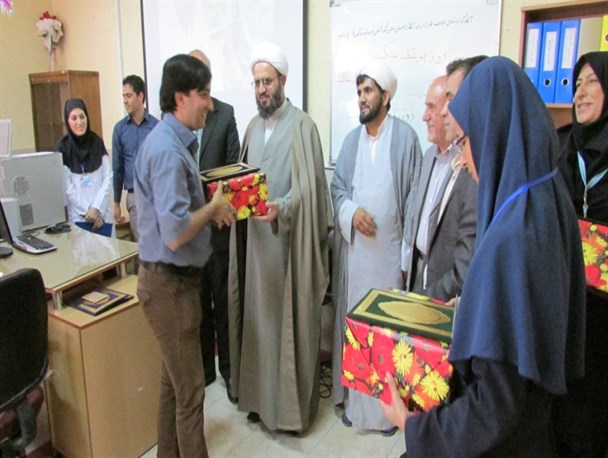 عکس: تجلیل از پزشکان در سروستان