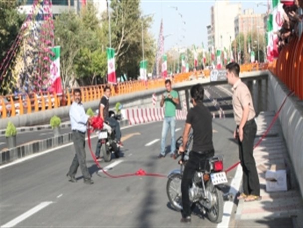 افتتاح تقاطع پیامبر اعظم(ص) به دست یک کارمند شهرداری در همدان