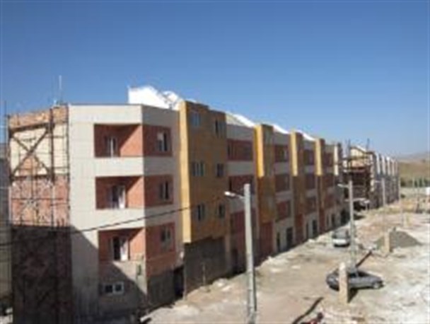 بی مهری‌های به مساکن مهر خلخال ادامه دارد/ طبقات بالاتر  10 روز است آب ندارند