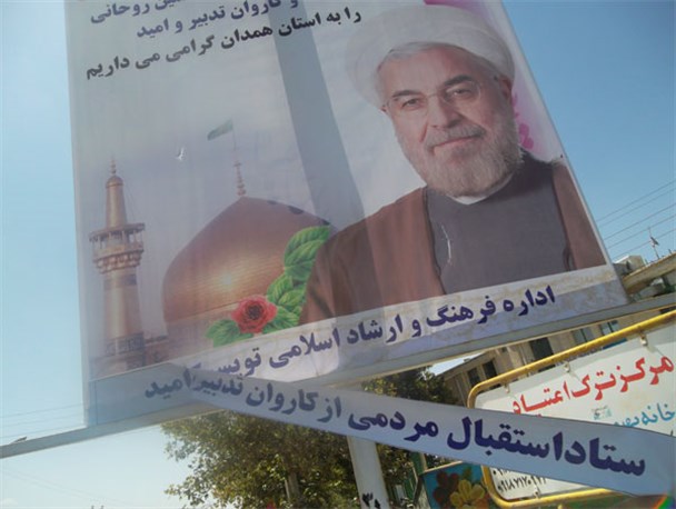 آیا نامه استانداری دیر به دست مدیران تویسرکانی رسید؟!/وصله شدن بنرهای ستاد استقبال از روحانی