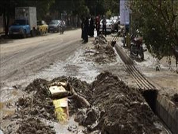 کدامیک مهم تر است ؟ ؛ برنامه های هفته دولت یا مدیریت بحران و کمک به مردم
