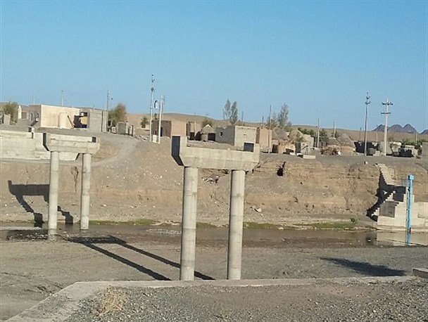 پل رودخانه اسفند در جنوب سیستان و بلوچستان رنگ افتتاح به خود ندید/ محاصره بیش از ۵ هزار نفر در سایه بی توجهی دولت راستگویان