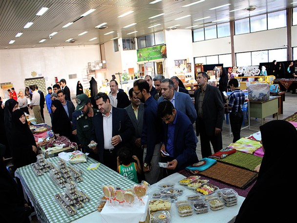 نمایشگاه توانمندی‌های بانوان شهرستان سرخس افتتاح شد+ تصاویر