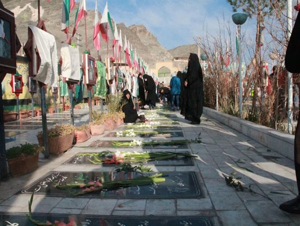 جمع آوری کمک برای بهسازی گلزار شهداء زاهدان غیرقانونی است