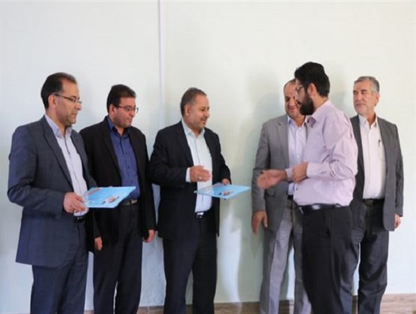 تجلیل از خانواده شهداء ، جانباز و آزاده کارمند اداره راه و شهرسازی رفسنجان/تصاویر