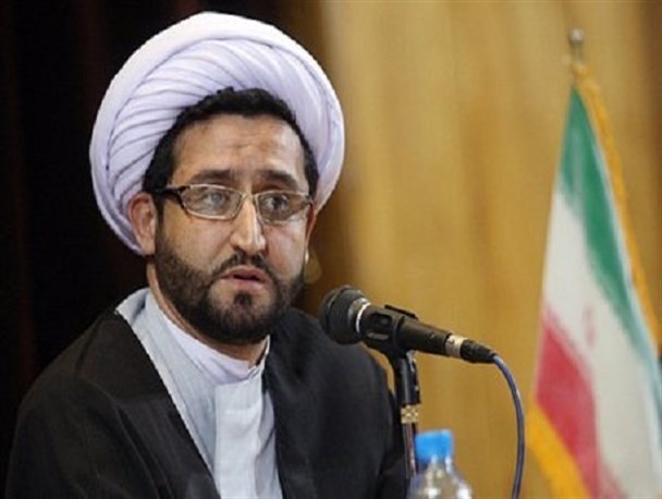 کسی که آیت الله کاشانی و نواب صفوی را تخریب می کند از لحاظ تاریخی بی سواد است/ عده ای نه اصلاح طلب بلکه فرصت طلب اند!