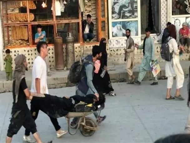 ماکرون: اوضاع افغانستان از کنترل خارج شد/ نشست ویژه کابینه انگلیس