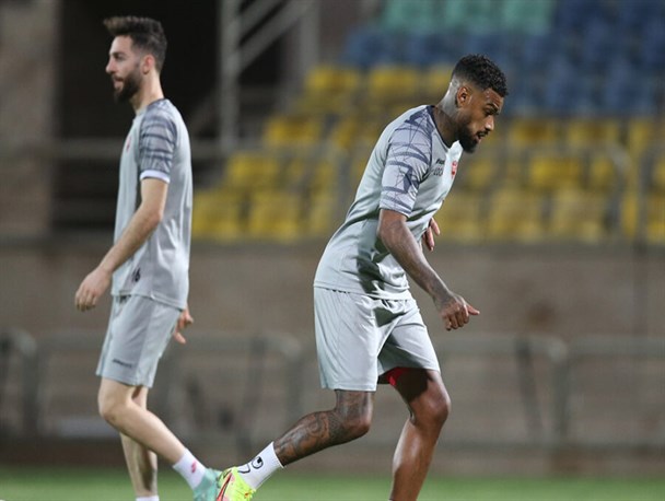 از هواداران ممنونم اما می‌خواهم خودم را در زمین نشان دهم