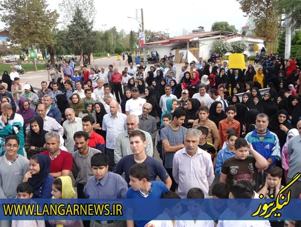“همایش بزرگ پیاده روی خانوادگی” در لنگرود برگزار شد