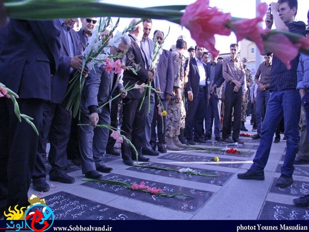 گلزار شهدای همدان غبارروبی و عطرافشانی شد+تصاویر