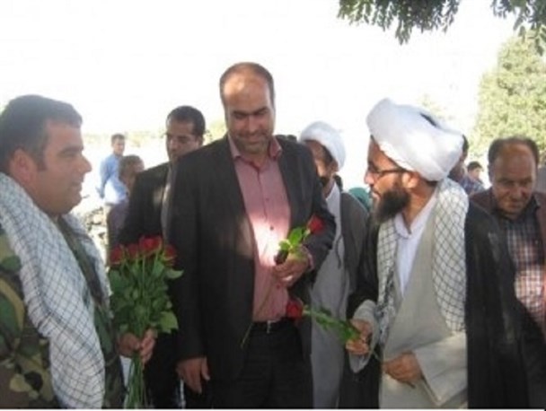 گلباران و عطر افشانی گلزار شهدا در اغلان تپه چهارباغ + تصاویر