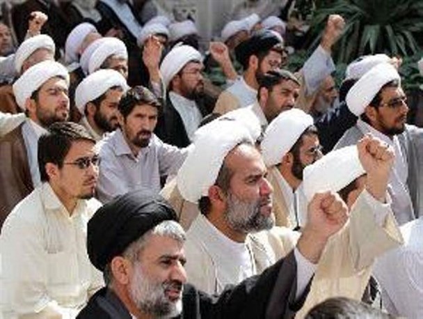 طلاب و روحانیون زنجان در اعترض به بی کفایتی آل سعود تجمع کردند