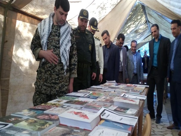 برپایی نمایشگاه کتاب با موضوع دفاع مقدس در خوشاب