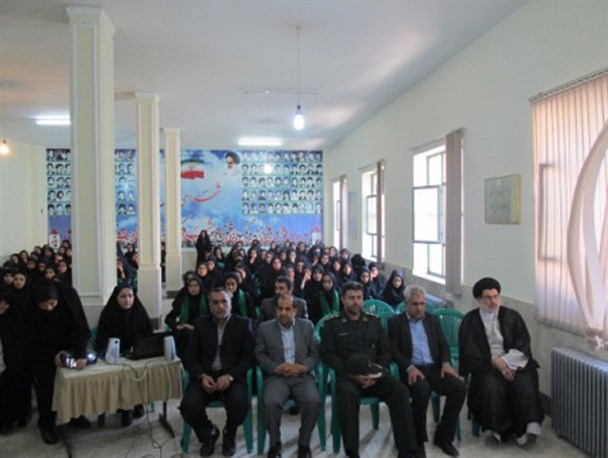 گرامیداشت هفته دفاع مقدس در دبیرستان فاطمه الزهرا(س) تفرش برگزار شد