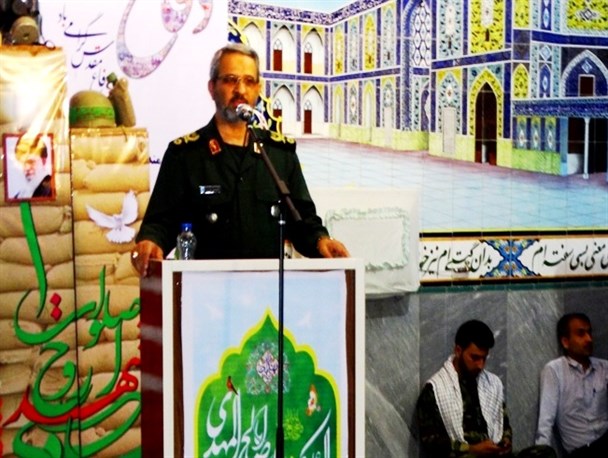 بی بصیرت ها سر امام حسین(ع) را بالای نی کردند/ پیرمردی با وقاحت سخن از حذف نیروهای مسلح می‌زند