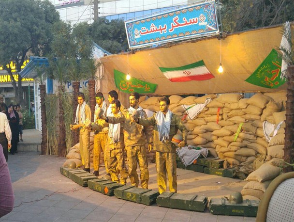 نمایش سنگر بهشت در میدان شهدا اراک+تصاویر