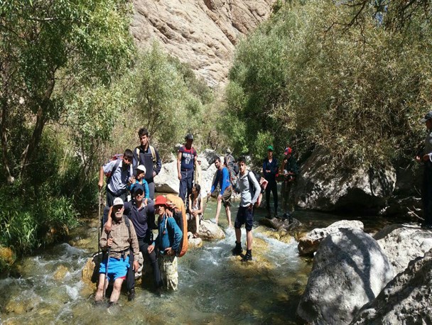 صعود کوهنوردان شهرستان بهار به ارتفاعات دره نیگا لرستان به مناسبت هغته دفاع مقدس