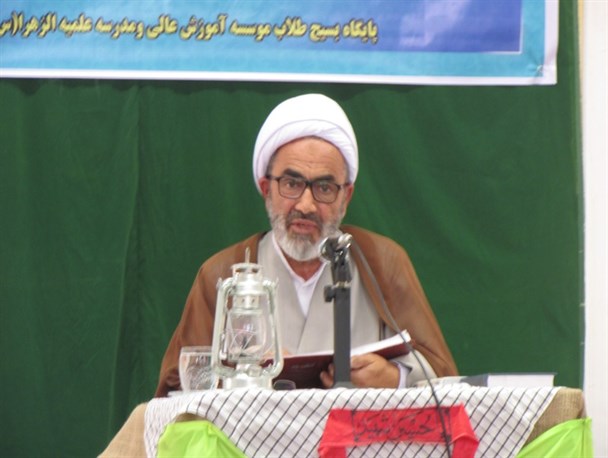 رمز پیروزی رزمندگان ما اتحاد و انسجام و برادری آنان بود