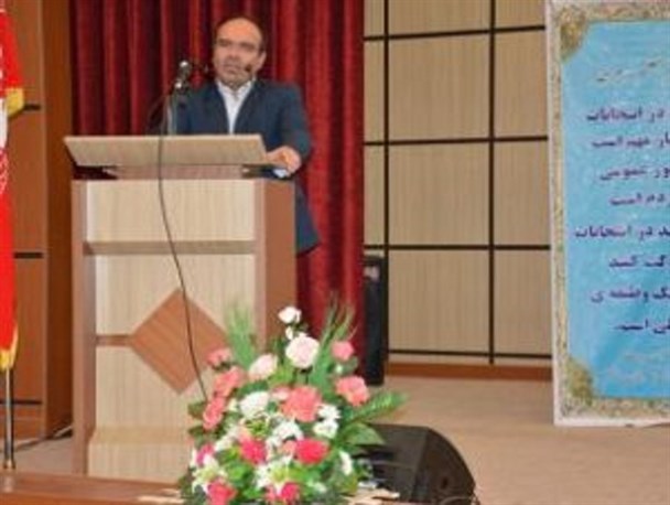 تجلیل فرماندار رباط کریم از فعالیت شهردار پیشین
