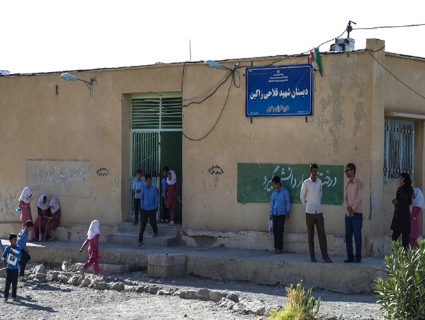 نظام آموزش هرمزگان زیر آوار مدارس تخریبی!/ دولت به تعهدات خود در زمینه آموزش عمل نمی کند