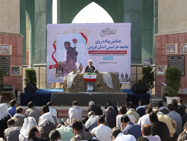 نباید بخاطر دنیا ملاحظه کاری کرده و از حق دفاع نکنیم/ هر کجا کاری خلاف حق دیدیم باید بایستیم و واکنش نشان دهیم