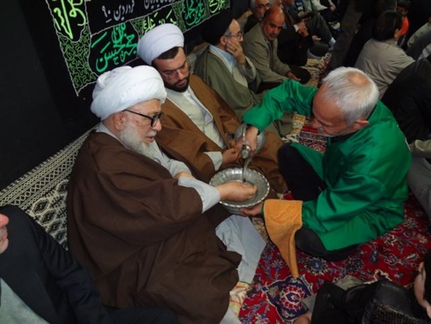 تصاویر برگزاری آیین سنتی "آب و اطعام" در تکیه بازار شاهرود