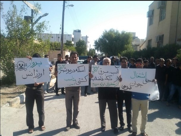 معترضین: تحصن تا حصول نتیجه ختم نمی شود +عکس
