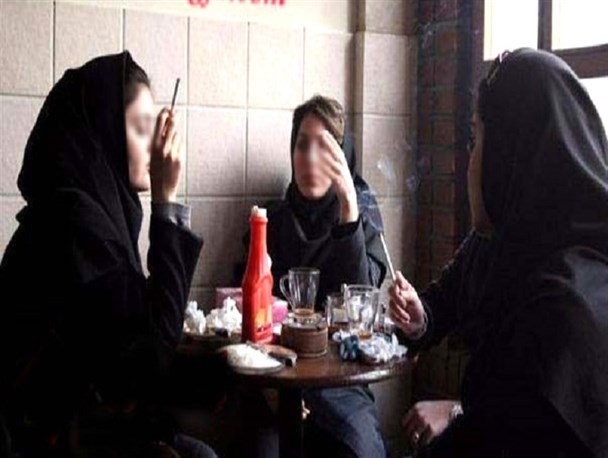 زمین لرزه ای که بنیاد خانواده را تهدید می کند!!/ قبح مصرف دخانیات میان زنان شکسته شده است