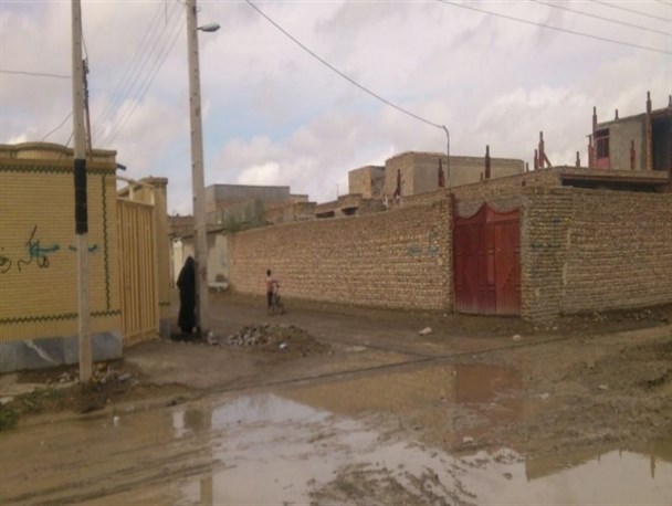 عدم روشنایی خیابان ۱۴ متری هنرستان فنی/ نبود آسفالت سبب آبگرفتگی معابر می شود