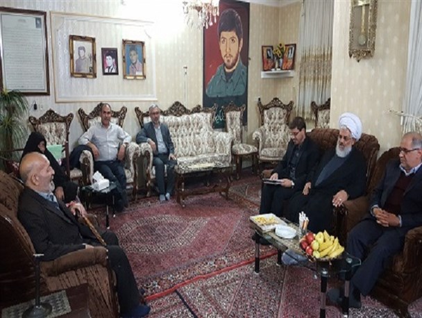 دیدار مسولان ارشد استانی با خانواده شهدا در زنجان+تصاویر