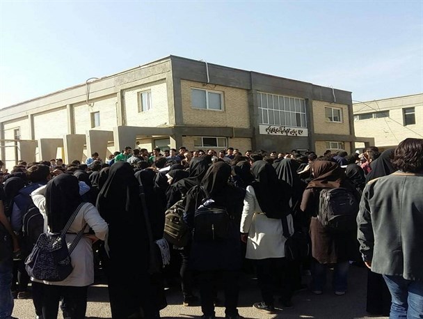 سوء استفاده افراد معلوم الحال از تجمع دانشجویان به نفع خود، بی اخلاقی آشکار است