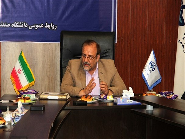 ورود دانشجویان ممتاز به دانشگاه صنعتی قم