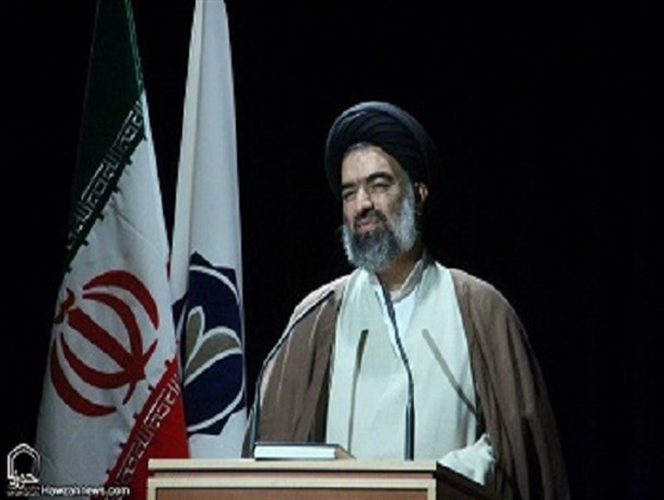 کسانی که به روحانیت شیعه هتاکی کردند سر در آخور استکبار دارند