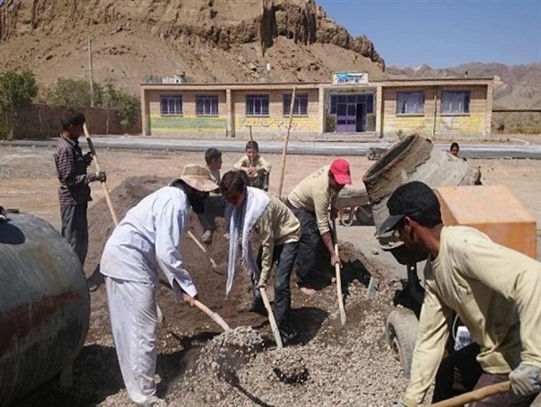 حرکت به سمت توزیع عادلانه زیرساخت‌ها در شرق و جنوب استان کرمان/ قرارگاه‌های جهادی تسهیل‌گر گروه‌های جهادی هستند