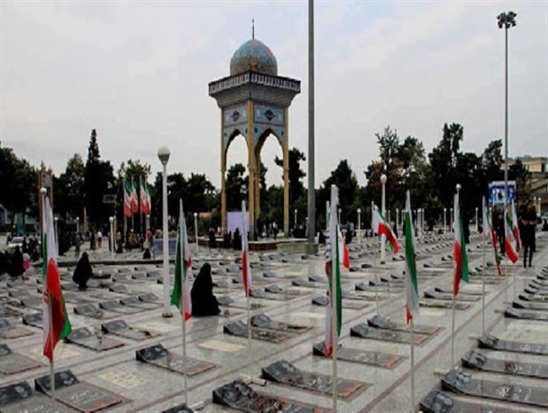 ادای احترام وزیر کشور به مقام شهدای گلستان