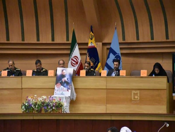 پرچم مطالبه‌گری باید در دست مدافعان انقلاب اسلامی باشد