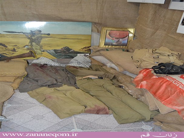 نمایشگاهی از جنس نور شهدا درمنزل مادر سه شهید/ اینجا مردانی هستند که نظیر ندارند